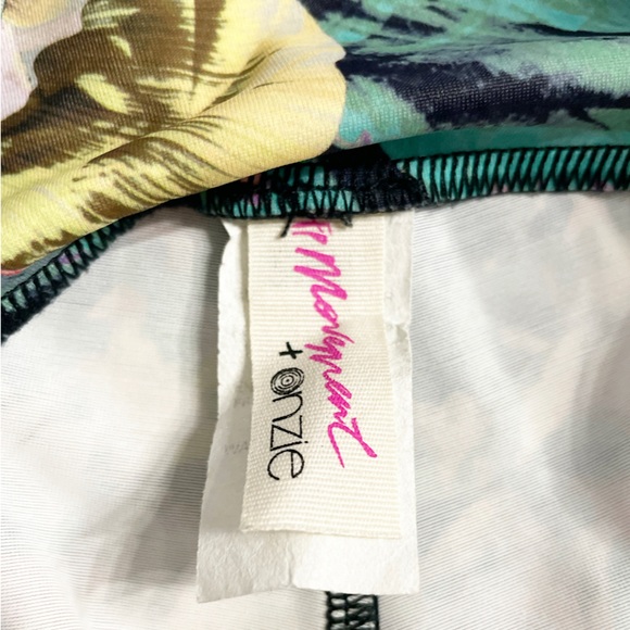 Free People Movement / Onzie Paradise Palms Print Crop Capri Leggings Womens S/M - Picture 9 of 13